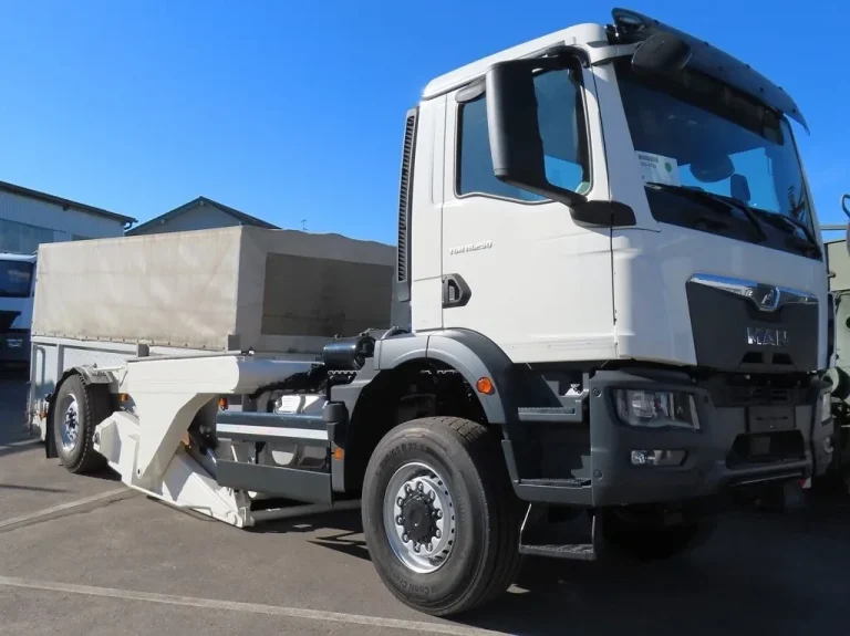 Как разобрали грузовик Mercedes-Benz и сделали из него MAN