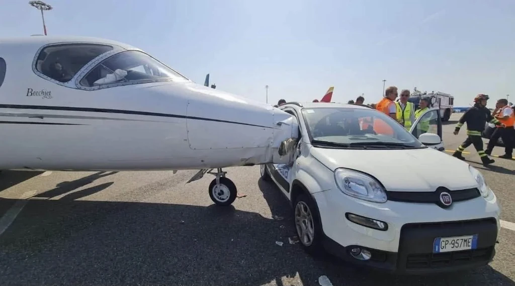 В аеропорту Мілана приватний літак зіткнувся з Fiat Panda (ВІДЕО)