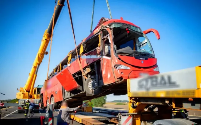 Почему нужно пристегиваться: страшная авария туристического автобуса из Польши (ФОТО)