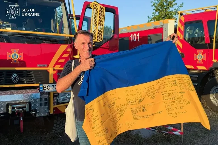 Как украинские пожарные автомобили помогли спасти французский поселок (ВИДЕО)
