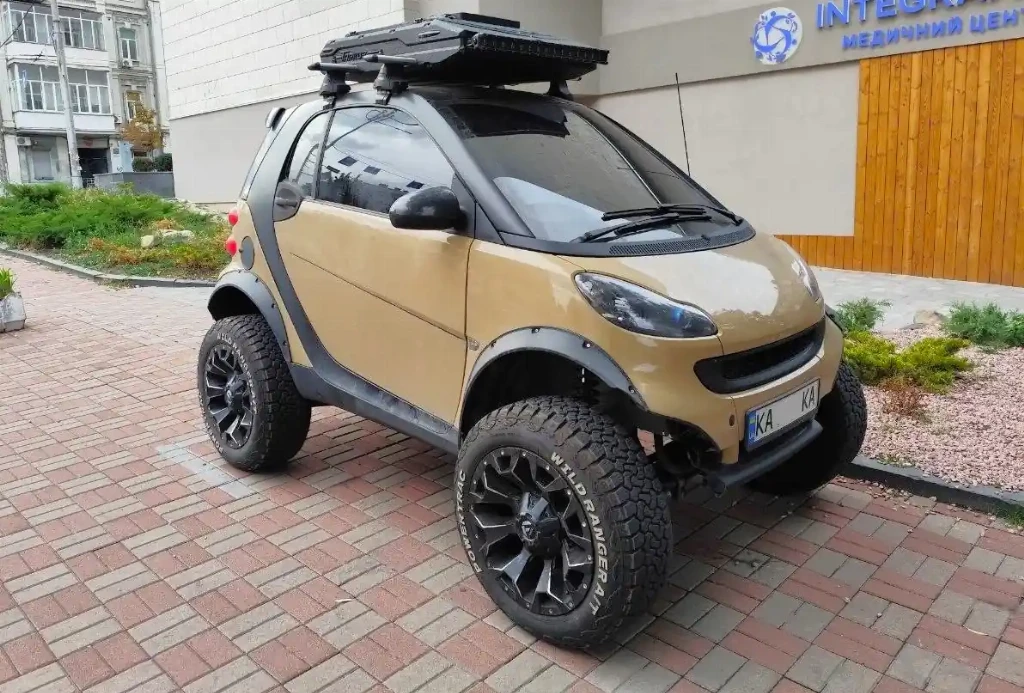 У Києві з'явився Smart Fortwo для бездоріжжя