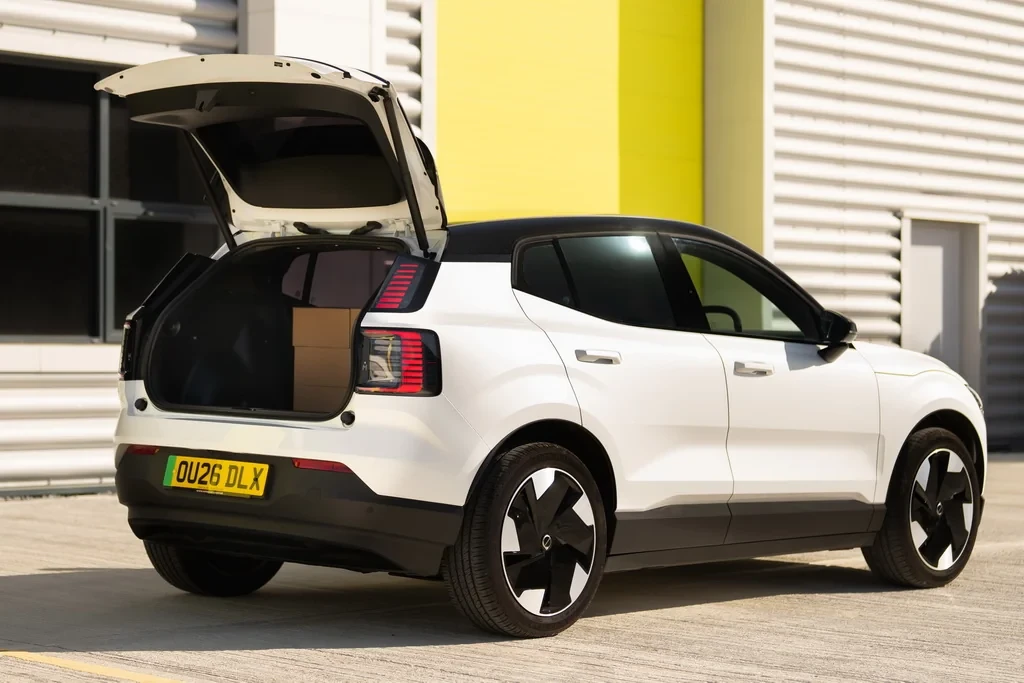 Volvo представила коммерческий электрофургон EX30 Cargo