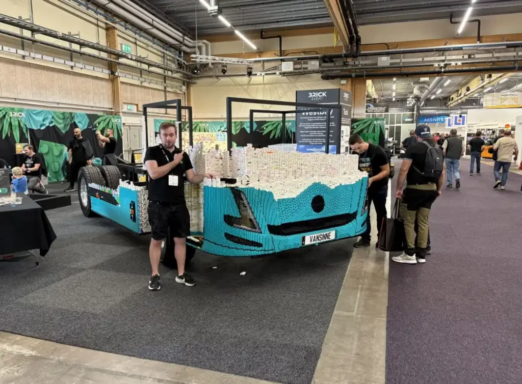 Повнорозмірну ходову вантажівку вперше зберуть з деталей Lego